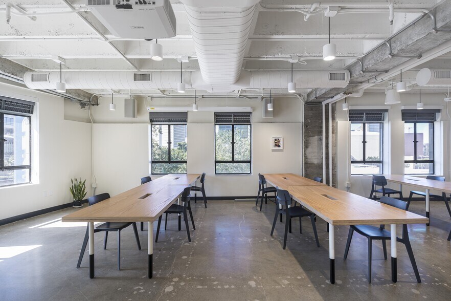 More Photos Of 2201 Broadway, Oakland Coworking Space