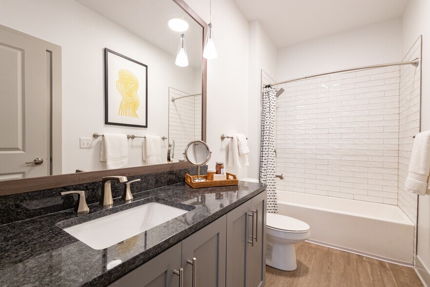 More Photos Of 2533 Woodburn Ave, Cincinnati Apartments For Lease