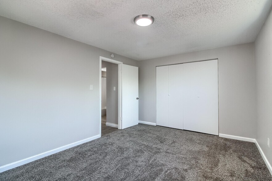 More Photos Of 1960 Dallas St, Aurora Apartments For Sale