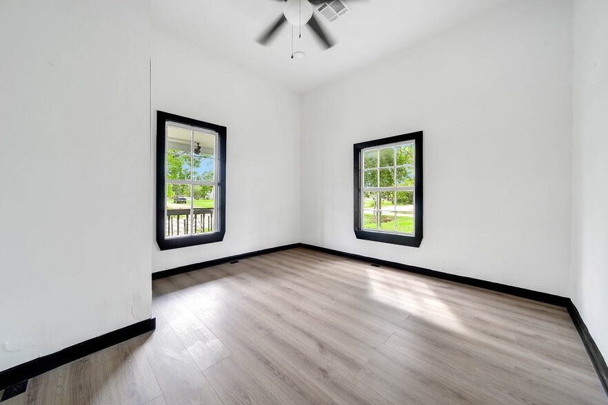 More Photos Of 106 Spring School Rd, Spring Storefront Retail Office For Sale