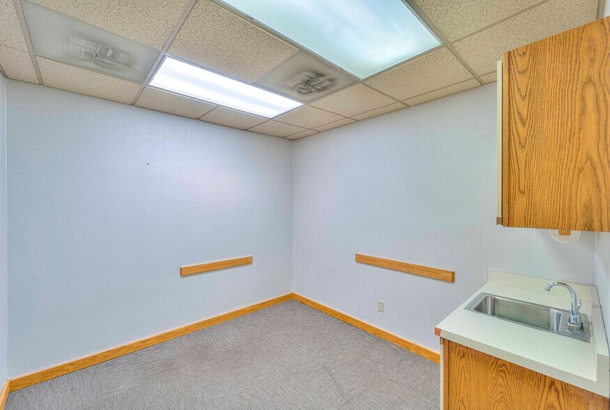 More Photos Of 900 E Michigan Ave, Jackson Office For Lease