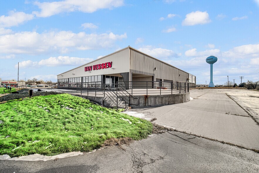 More Photos Of 101 Watters Dr, Dwight Auto Dealership For Sale