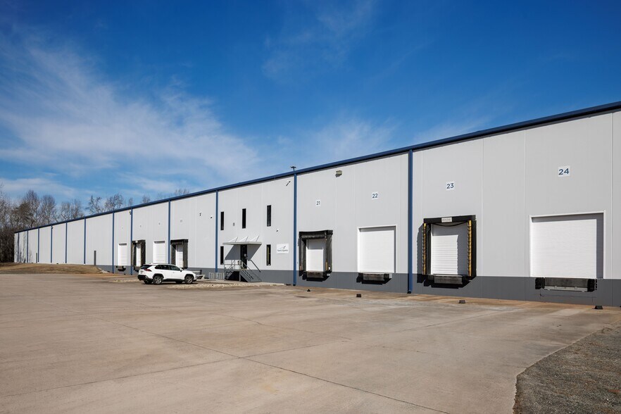 More Photos Of 160 National Ave, Spartanburg Unknown For Lease