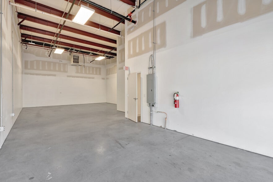 More Photos Of 400 Carson Dr, Bear Light Distribution For Lease