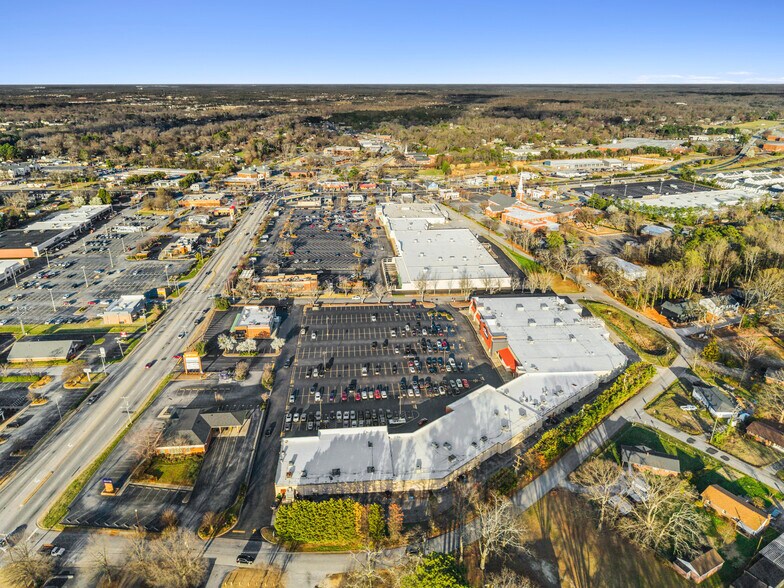 More Photos Of 201-273 W Butler Rd, Mauldin General Retail For Lease