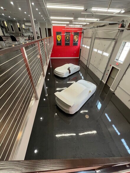 More Photos Of 2220 Ferry Rd, Naperville Showroom For Sale