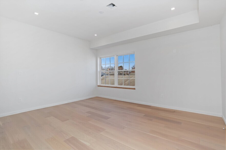 More Photos Of 63 Church St, Greenwich Apartments For Sale