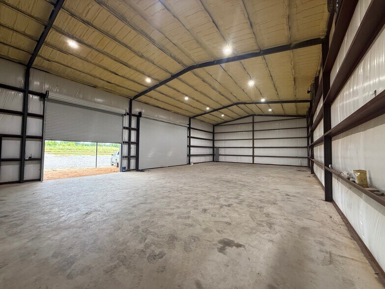 More Photos Of 620 Factory Outlet Dr, Arcadia Industrial For Lease
