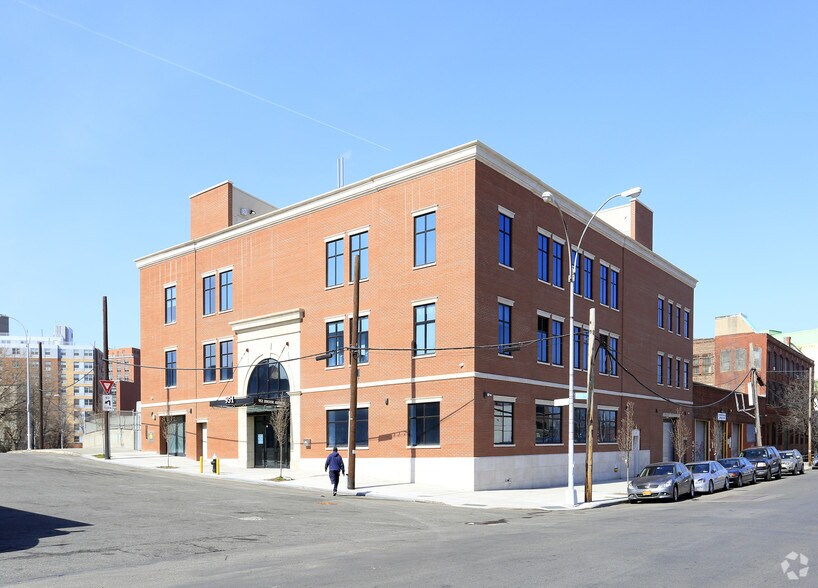 More Photos Of 951-959 Brook Ave, Bronx Hospital For Lease