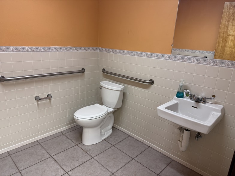 More Photos Of 8141 W I-70 Frontage Rd, Arvada Warehouse For Sale