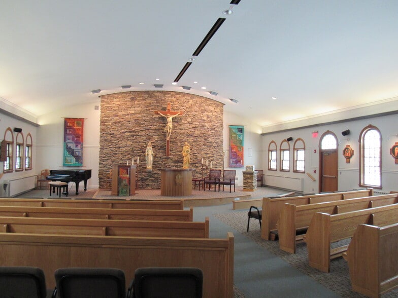 More Photos Of 29 Colton St, Farmington Religious Facility For Sale