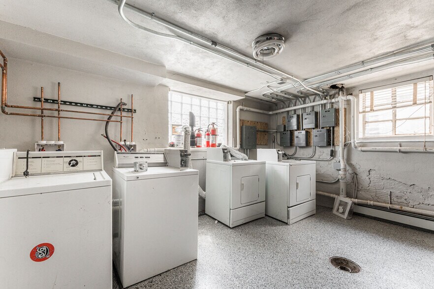 More Photos Of 524 Cross St, Sycamore Apartments For Sale