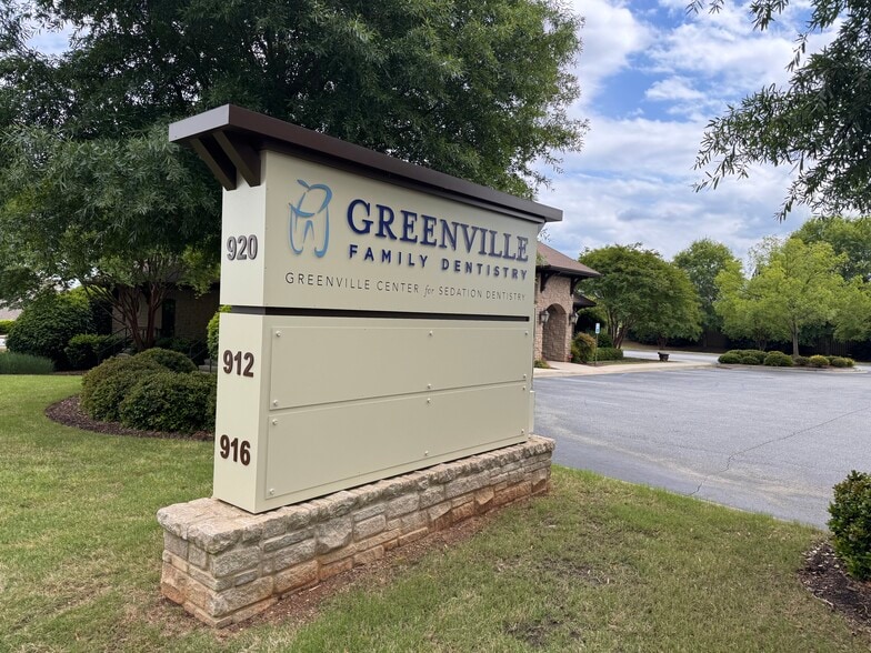 More Photos Of 912 S Batesville Rd, Greer Restaurant For Lease