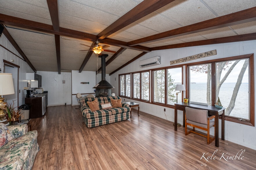 More Photos Of 104 W Houghton Lake Dr, Prudenville Hotel For Sale