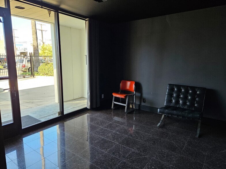 More Photos Of 316-318 Mira Loma Ave, Glendale Warehouse For Lease