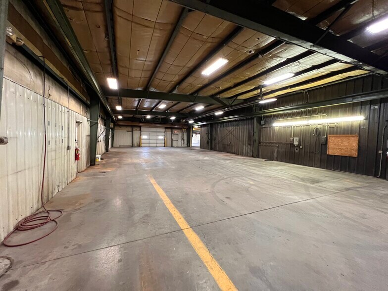 More Photos Of 1450 W Sunday Dr, Indianapolis Manufacturing For Lease
