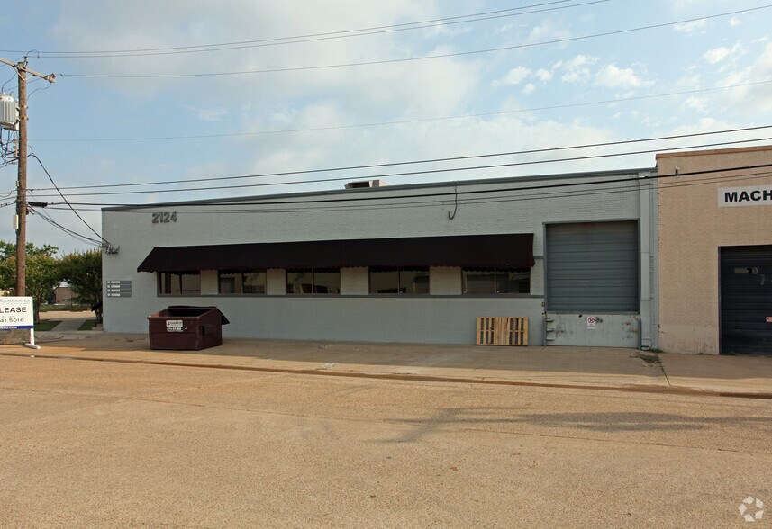 More Photos Of 2124 Farrington St, Dallas Light Manufacturing For Lease