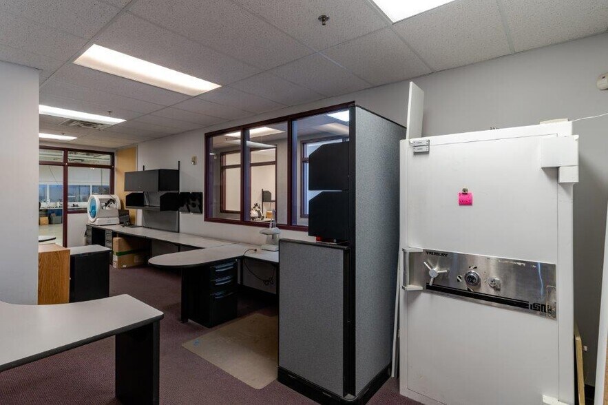 More Photos Of 120 E 3rd St, Newport Office For Lease