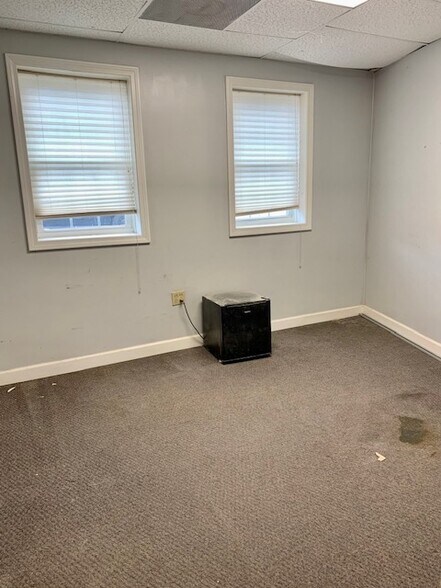 More Photos Of 26 Logan Ave, Glens Falls Warehouse For Lease