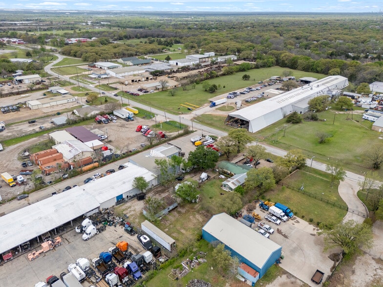 More Photos Of 303-A W Simonds, Seagoville Manufacturing For Sale