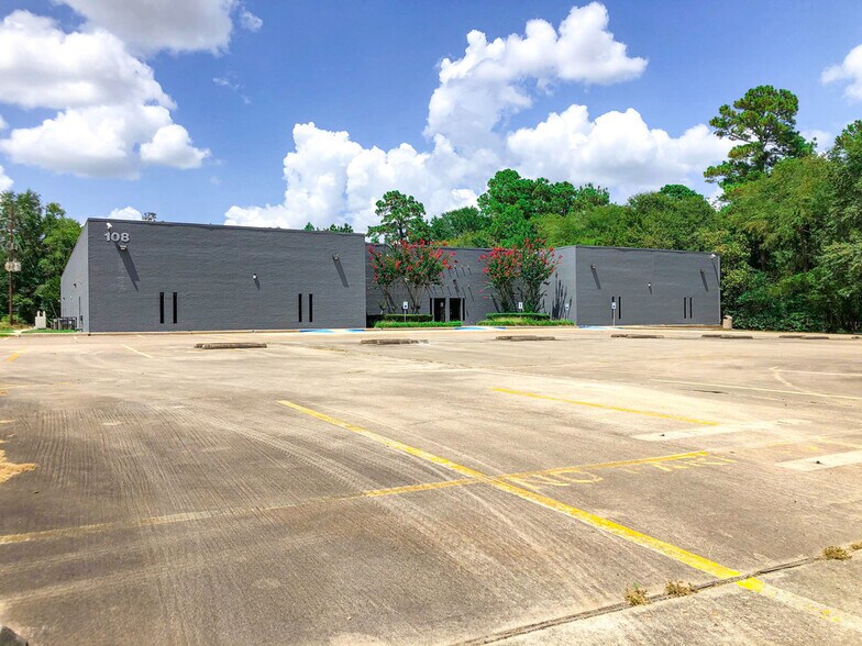 More Photos Of 108 Commercial Cir, Conroe Office Residential For Sale
