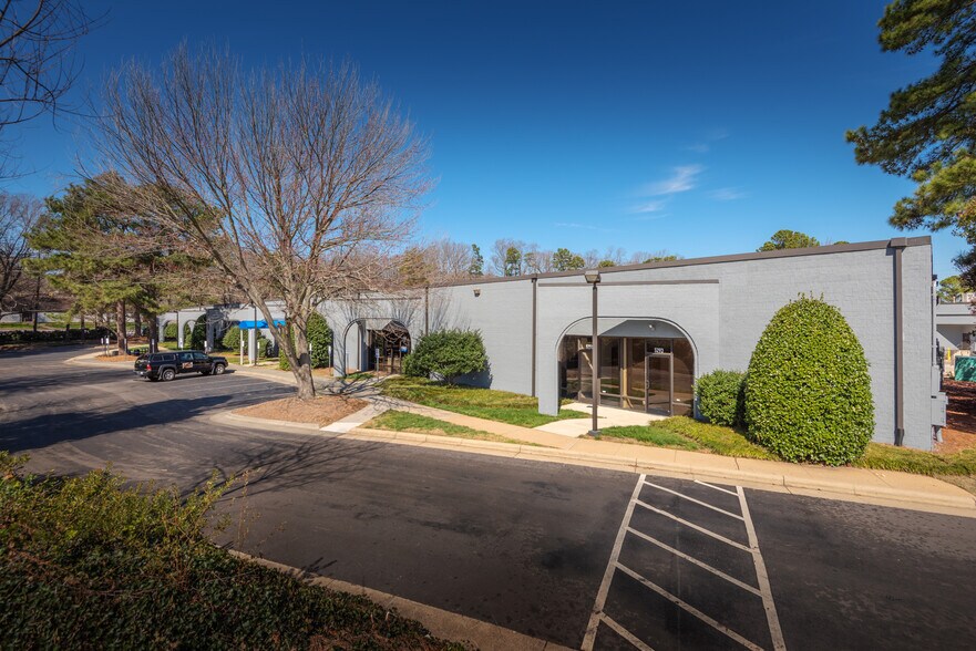 More Photos Of 5265-5293 Capital Blvd, Raleigh Showroom For Lease