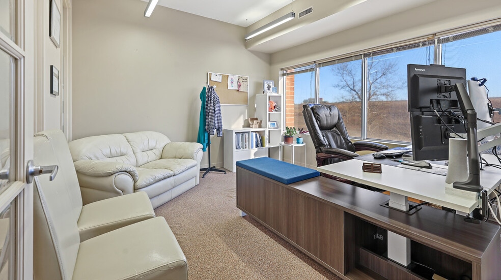 More Photos Of 76 Skyline Cres NE, Calgary Office For Sale