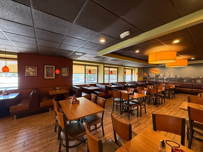 More Photos Of 4102 W Blue Heron Blvd, Riviera Beach Restaurant For Sale