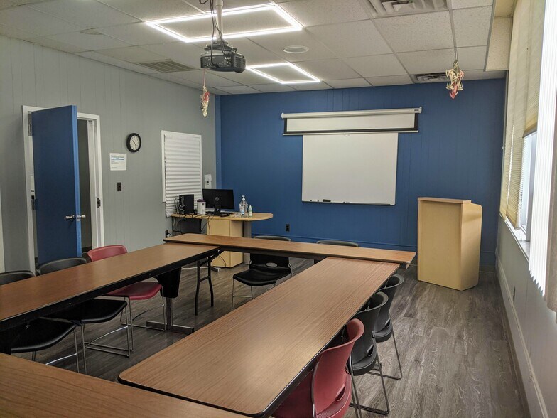 More Photos Of 437 Fern St, Jackson Office For Lease