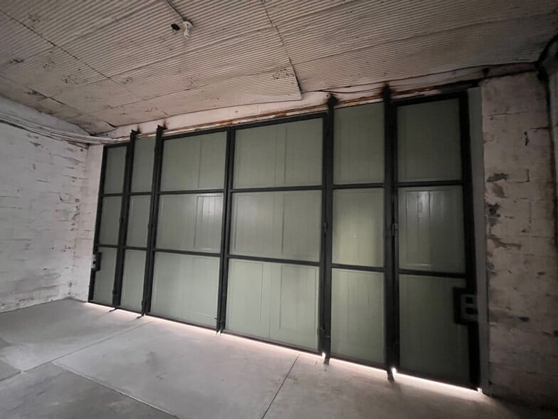 More Photos Of 721-W Caroline St, Fredericksburg Flex For Lease