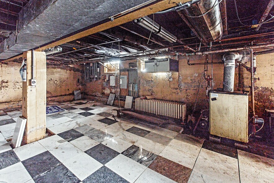 More Photos Of 16 S Maryland Ave, Wilmington General Retail For Sale