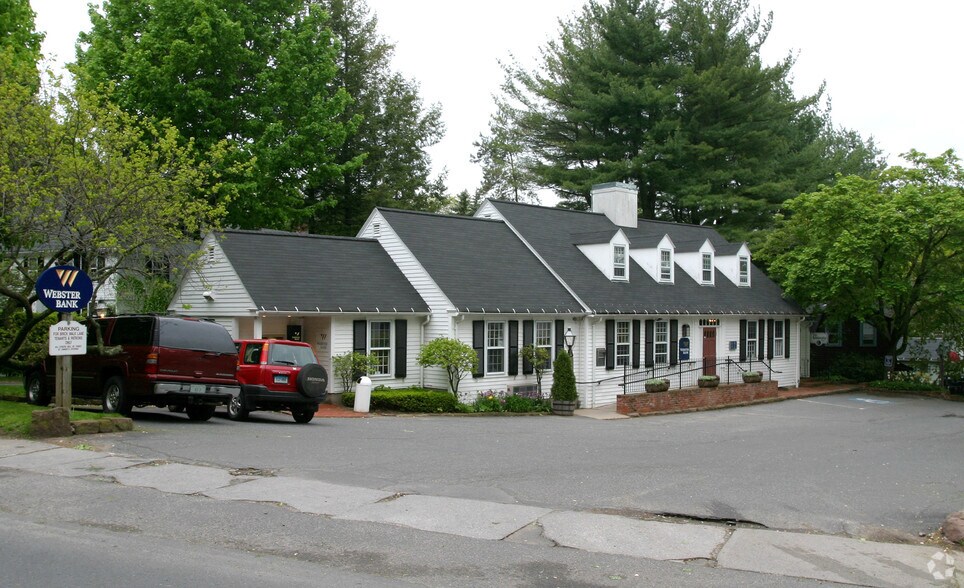 More Photos Of 1-3 Brick Walk Ln, Farmington Unknown For Lease