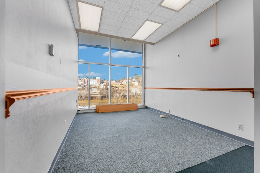 More Photos Of 214 Merchant St, Fairmont Bank For Sale