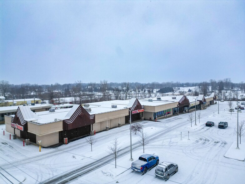 More Photos Of 579-605 N Cedar St, Imlay City Storefront For Lease