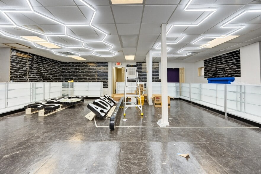 More Photos Of 4226 Mayfield Rd, Cleveland Freestanding For Sale