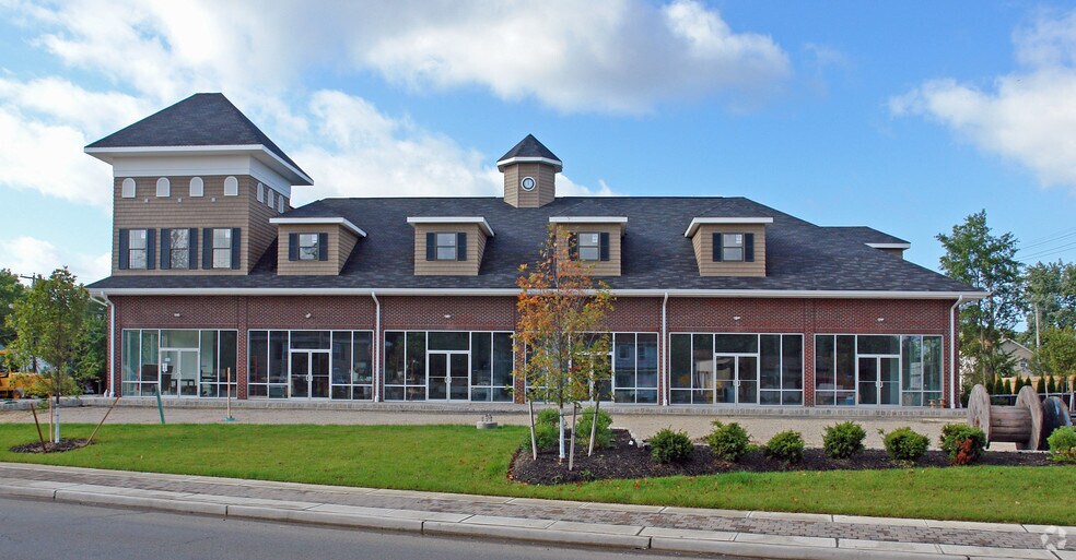 More Photos Of 93 Main St, Farmingdale Storefront Retail Office For Lease