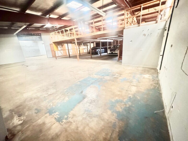 More Photos Of 6214 Beverly Hill St, Houston Office For Lease