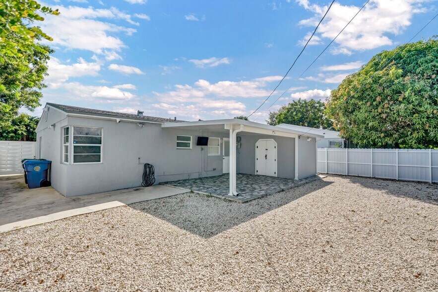 More Photos Of 481 E Commercial Blvd, Oakland Park Freestanding For Sale