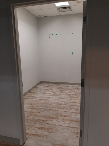 More Photos Of 240 Sparks St, Ottawa Office For Lease