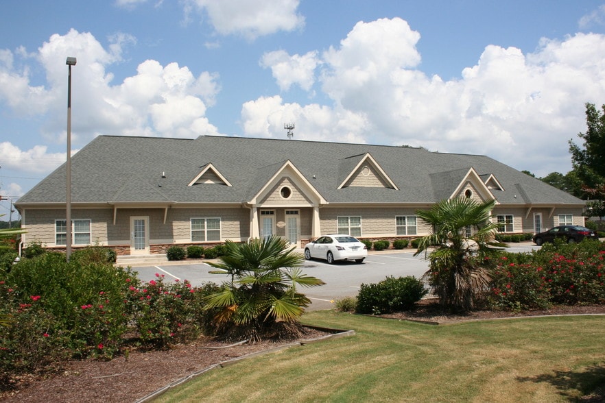 More Photos Of 4910 Old Jonesboro Rd, Union City Office For Lease