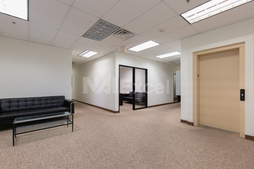 More Photos Of 1710 Whitney Mesa Dr, Henderson Warehouse For Lease