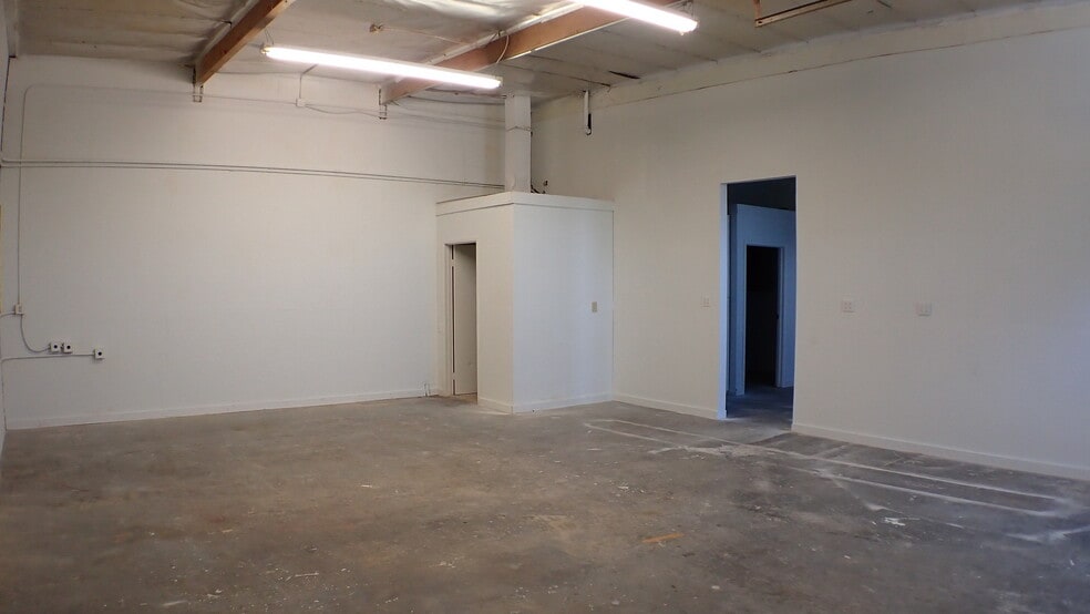 More Photos Of 12780 Pierce St, Pacoima Warehouse For Lease