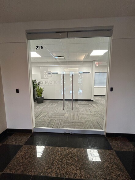 More Photos Of 2250 E Devon Ave, Des Plaines Medical For Lease