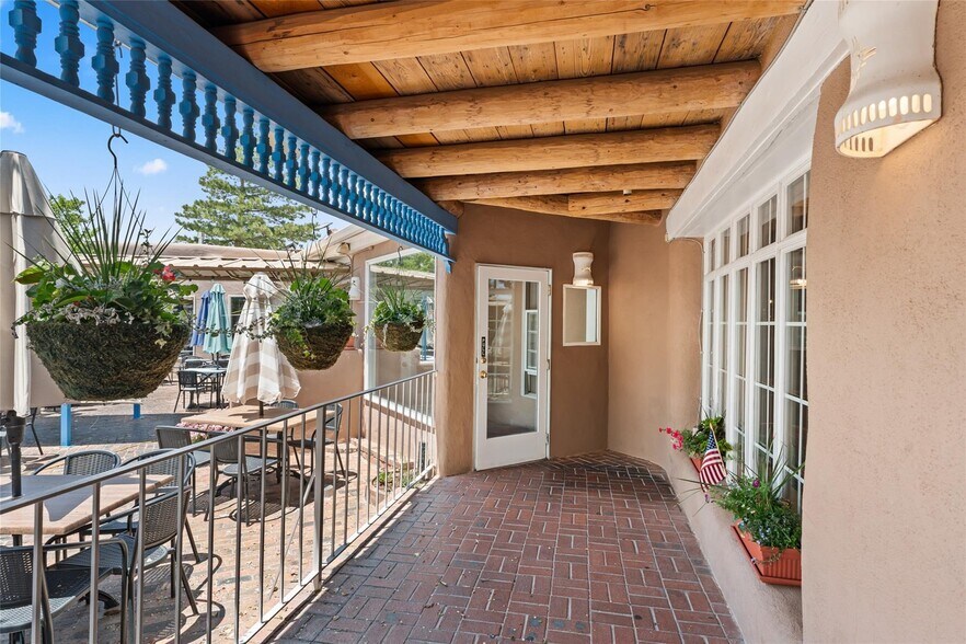 More Photos Of 4 Banana Ln, Santa Fe Restaurant For Sale