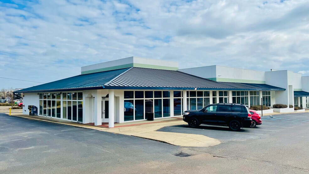 More Photos Of 900 E County Line Rd, Ridgeland Unknown For Lease
