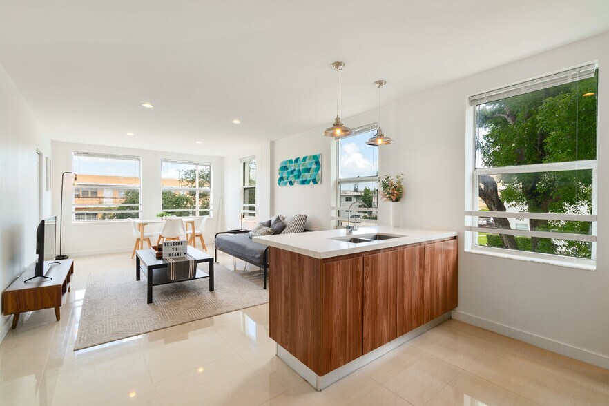 More Photos Of 924 Marseille Dr, Miami Beach Apartments For Sale