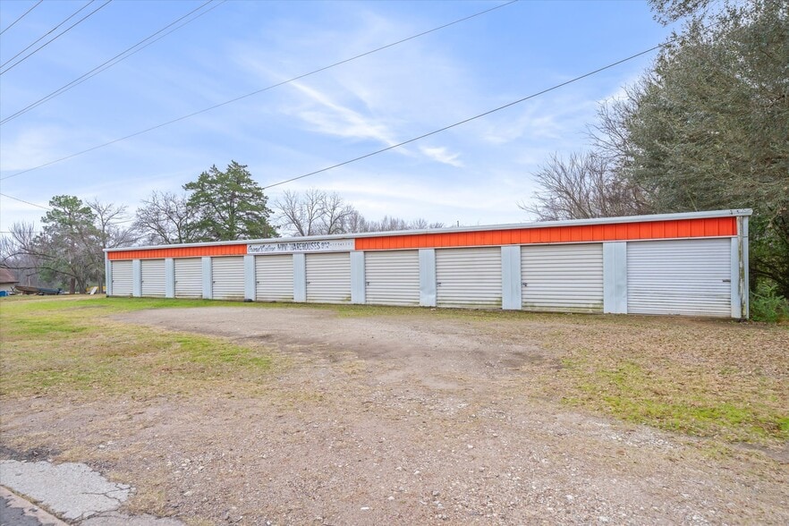 More Photos Of 601 Frank st, Grand Saline Self Storage For Sale