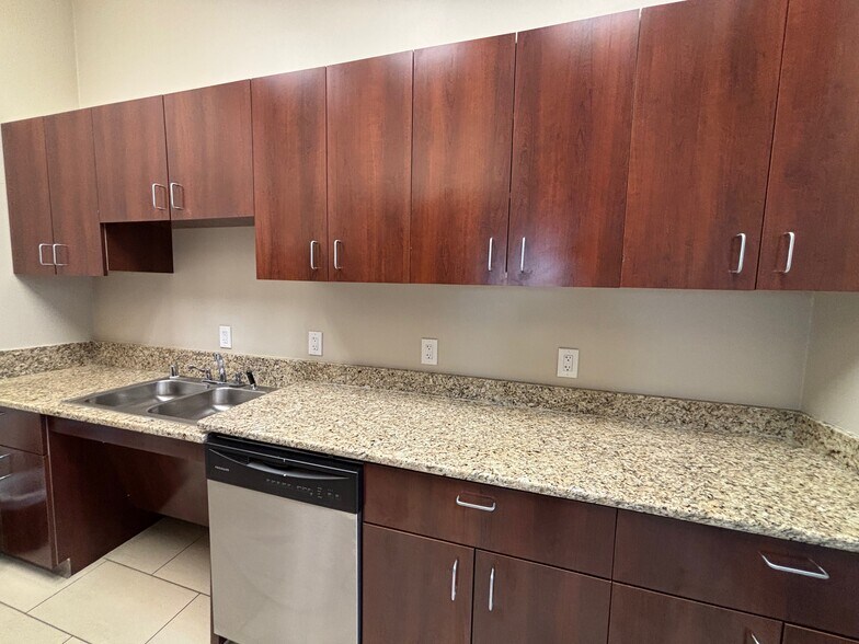 More Photos Of 7709 San Jacinto Pl, Plano Loft Creative Space For Sale