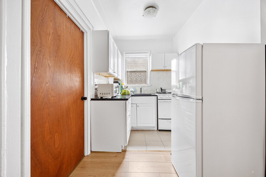 More Photos Of 15226-15228 Northern Blvd, Flushing General Retail For Sale