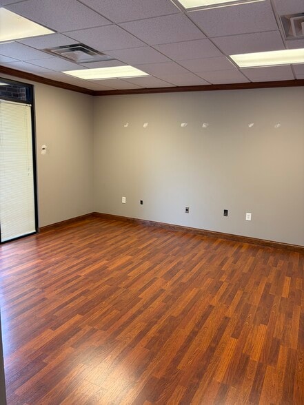 More Photos Of 533 High St, Bowling Green Office For Lease